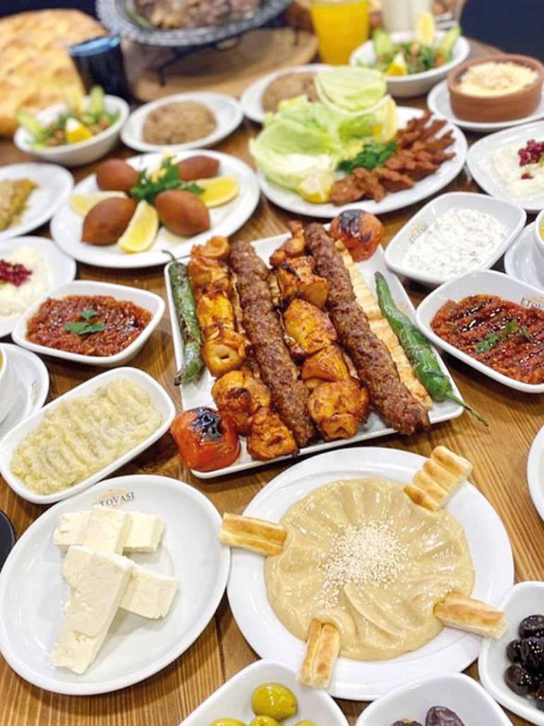 Mükellef bir iftar için...