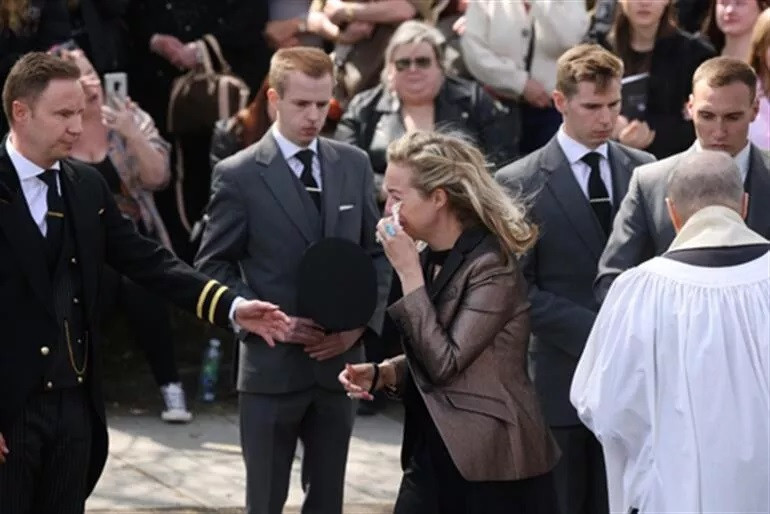 Ünlü şarkıcı genç yaşında kansere yenik düşmüştü... Acılı eşten yürek yakan paylaşım geldi: Sonsuza kadar ruh eşimsin