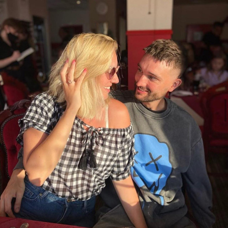 Ünlü şarkıcı genç yaşında kansere yenik düşmüştü... Acılı eşten yürek yakan paylaşım geldi: Sonsuza kadar ruh eşimsin