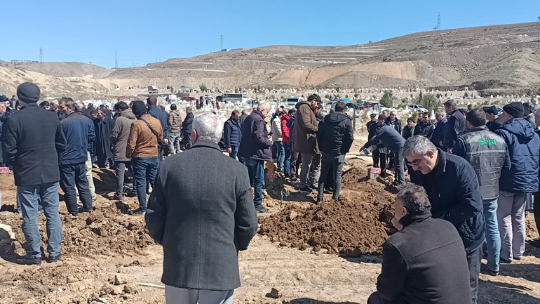 Elazığdaki aile katliamı... Son yolculuklarına uğurlandılar