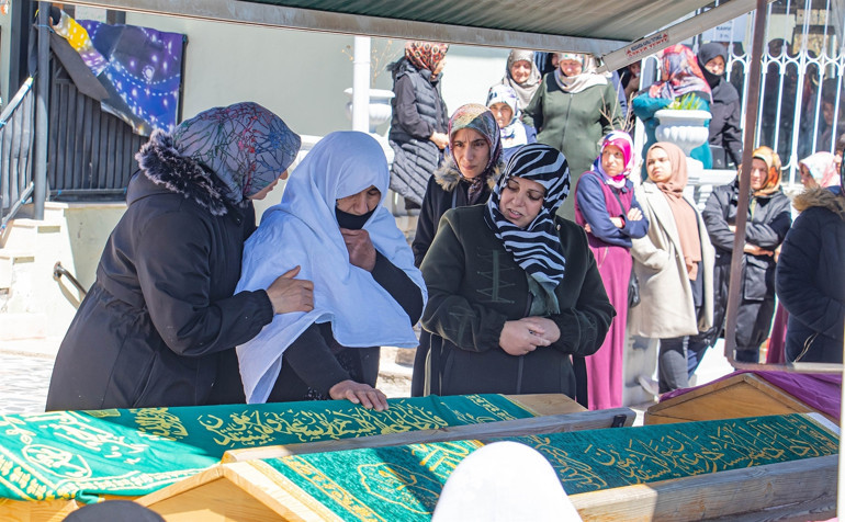 Elazığdaki aile katliamı... Son yolculuklarına uğurlandılar