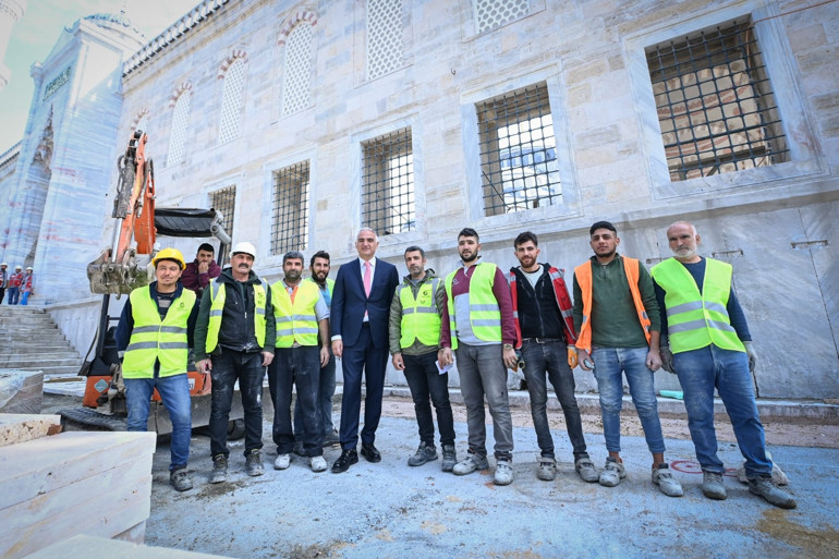 Bakan Ersoy: Sultanahmet Camiini bayram namazında yeniden ibadete açacağız