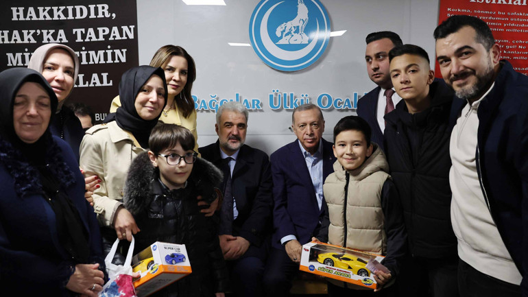 Erdoğan, Bağcılar Ülkü Ocaklarını ziyaret etti