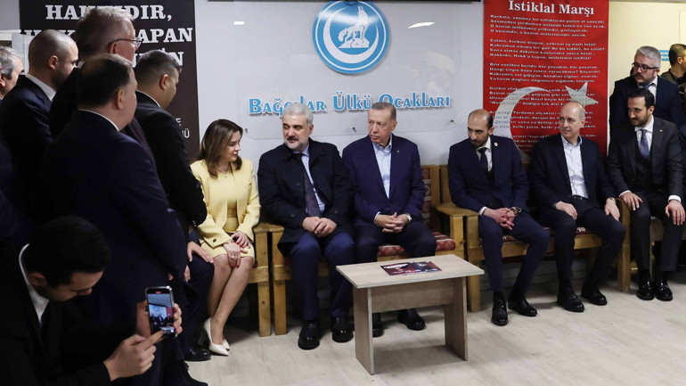 Erdoğan, Bağcılar Ülkü Ocaklarını ziyaret etti