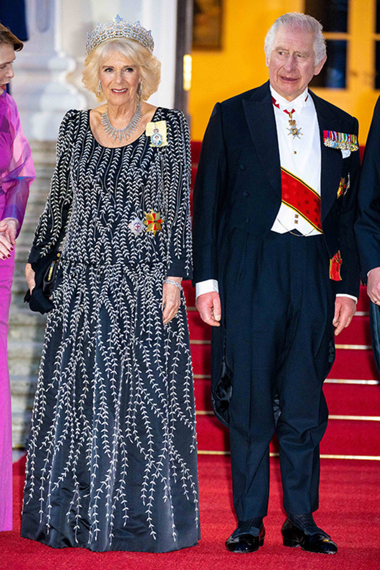 Ona bir gün bile böyle bakmadı Camillanın şövalyesi