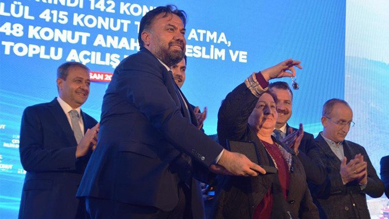 Bakan Kurum, Balıkesirde anahtar teslim ve yeni konutların temel atma törenine katıldı