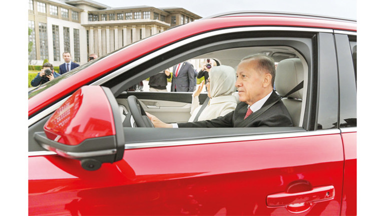 Togg’da ilk teslimat... Erdoğan: Yolun da bahtın da açık olsun