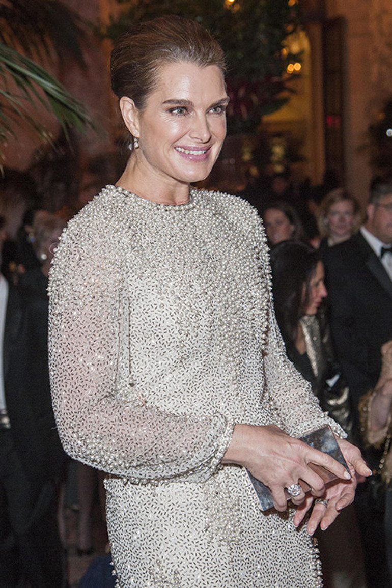 40 yıl önce yaşadıklarını anlattı: Giyinmeden odadan fırladım, sevgilim elinde yorganla arkamdan koştu