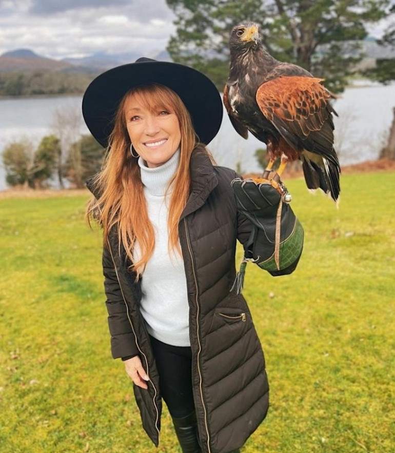 Yıldız oyuncunun yaşını duyan inanamıyor: Jane Seymour daha genç görünmek için kullandığı hileyi açıkladı