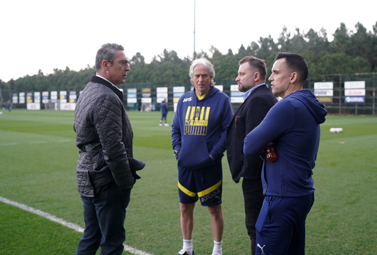 Fenerbahçede ayrılık iddiaları sonrası Ali Koçtan Jorge Jesusa destek