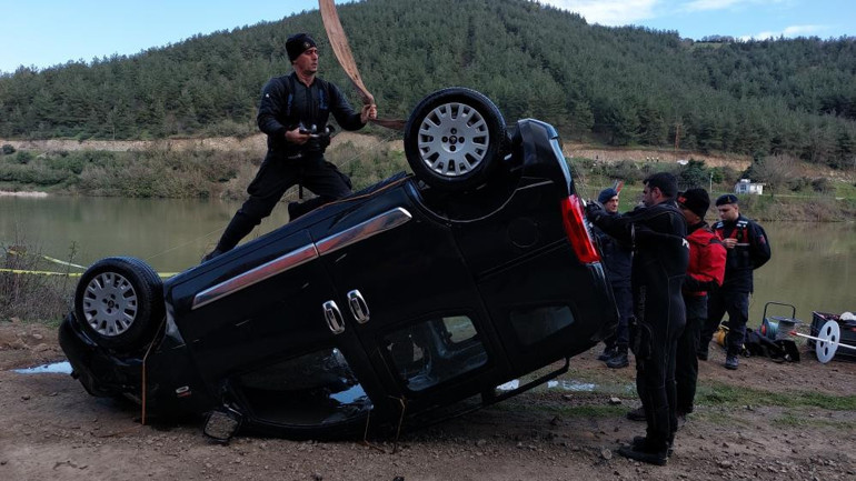 Samsunda araç gölete uçtu: 2 ölü