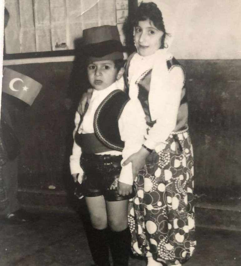 Podyumların aranan ismi ünlü model yıllık fotoğrafını paylaştı... Onu tanıdınız mı