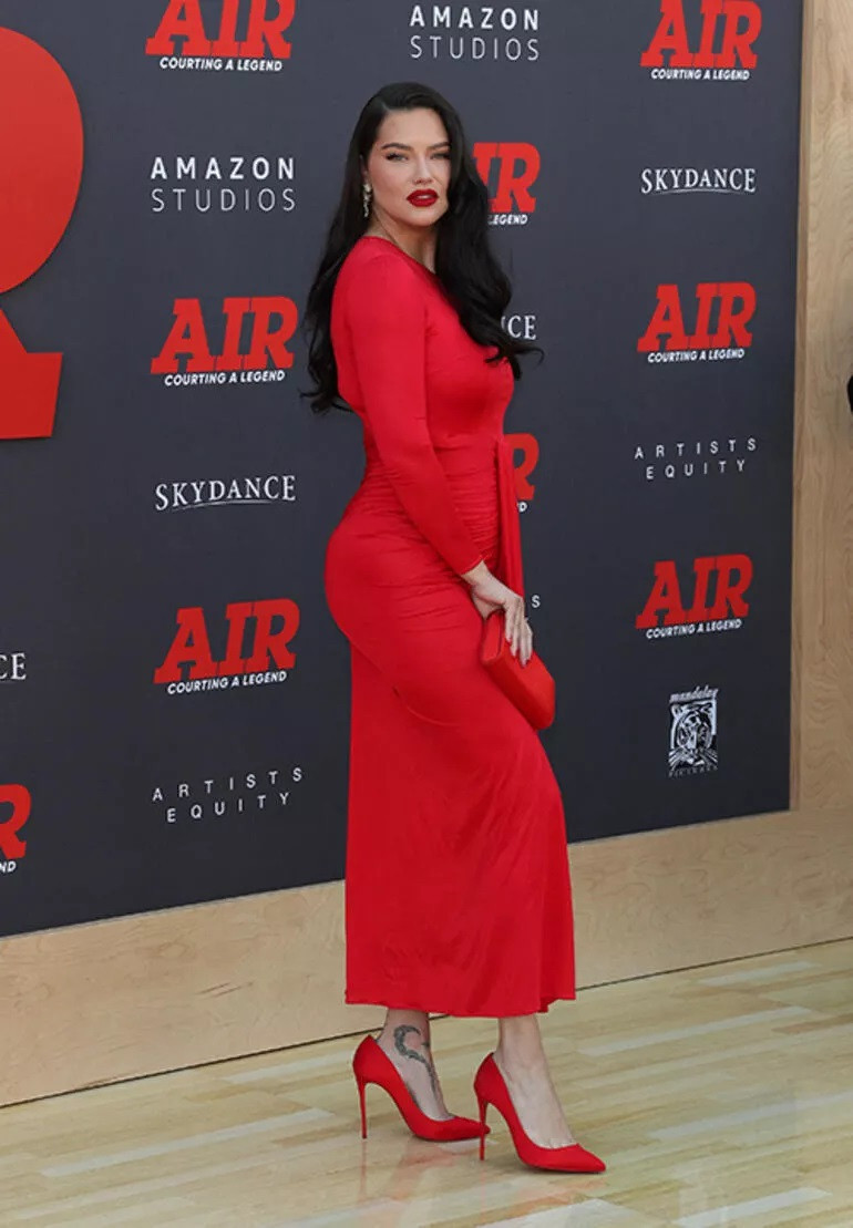 Aldığı kilolarla gündem olmuştu: Adriana Lima yeniden Victoria’s Secret meleği olacak