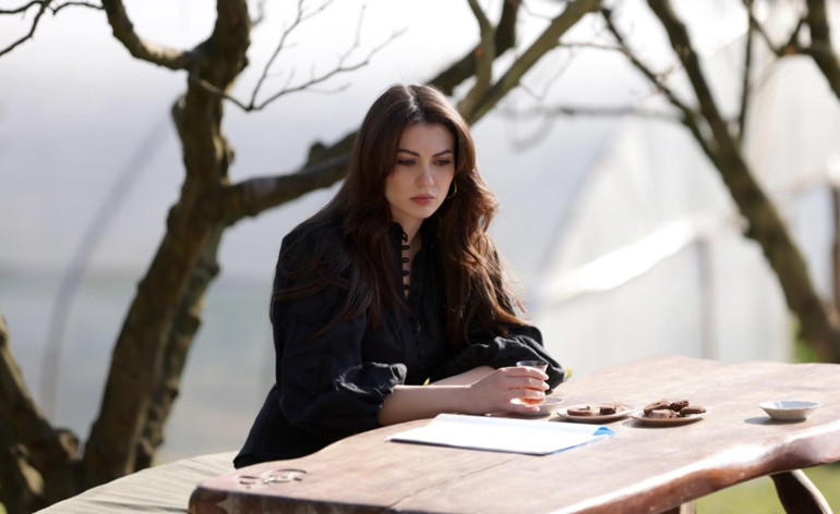 Çiftliği kurtarmak için milyonluk yüzüğünü sattı