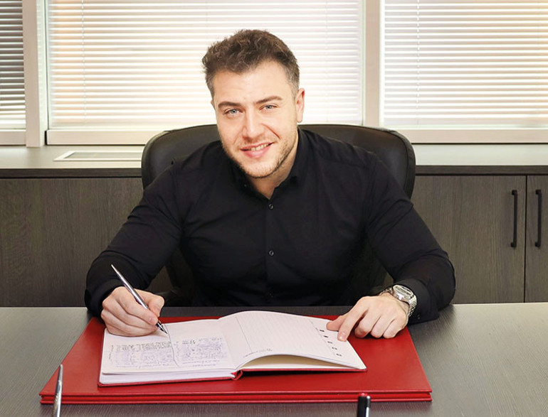 Sürpriz yakınlaşma... Kerem’e influencer sevgili