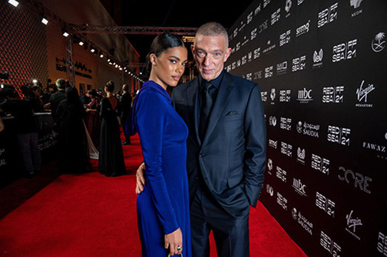 Saçını bile elleriyle tarardı: Ateşli aşk bitti: Karısının bütün izlerini sildi