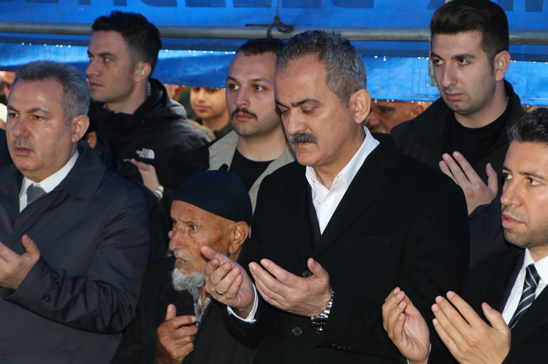 Heyelan faciasında hayatını kaybeden 4 öğretmene acı veda