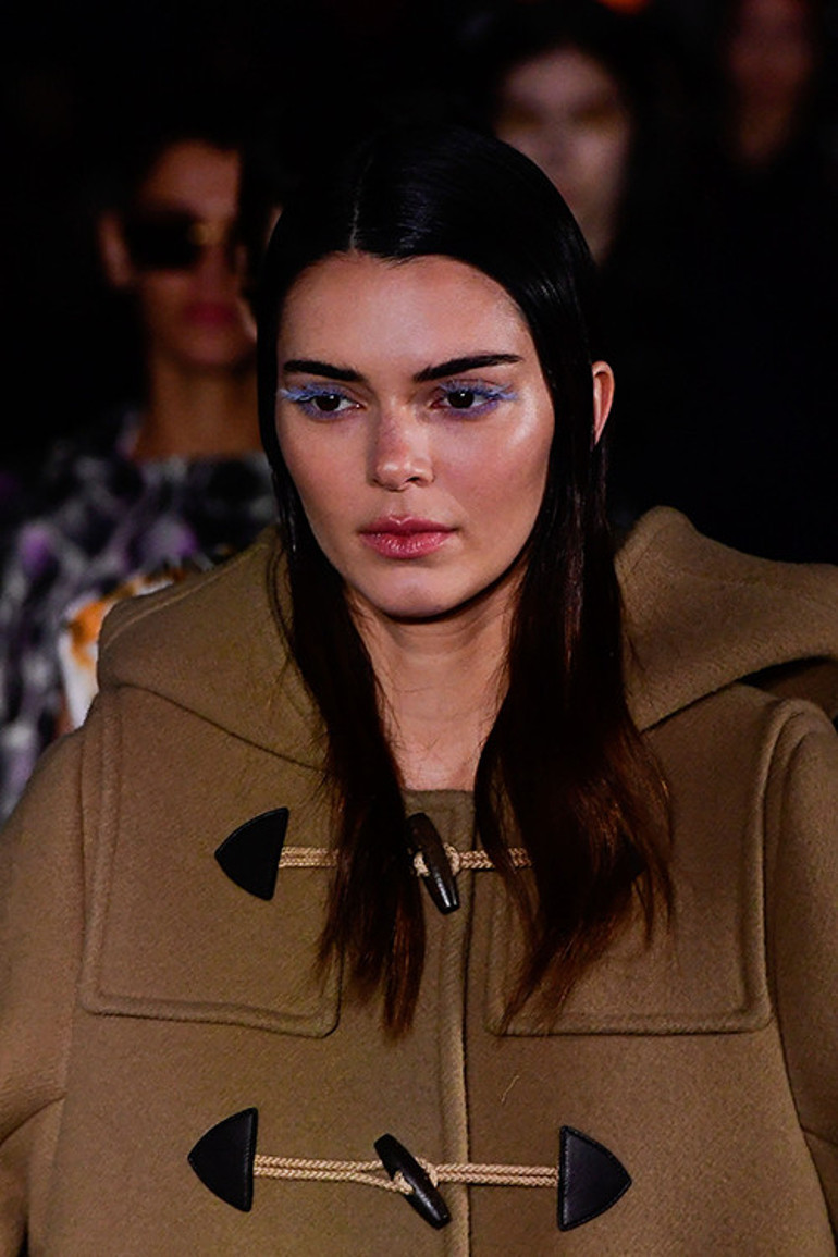 At sırtında romantizm Genç aşıklar baş başa görüntülendi