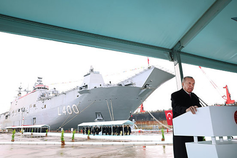TCG Anadolu dünyada manşet: Erdoğan askeri gücünü gösterdi