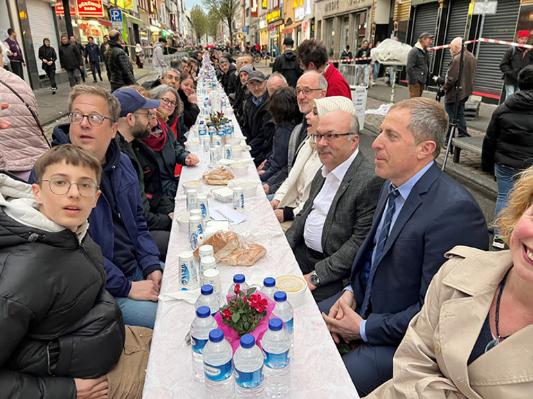 Sağlık Bakanı Lauterbach, Keup Caddesi iftarında
