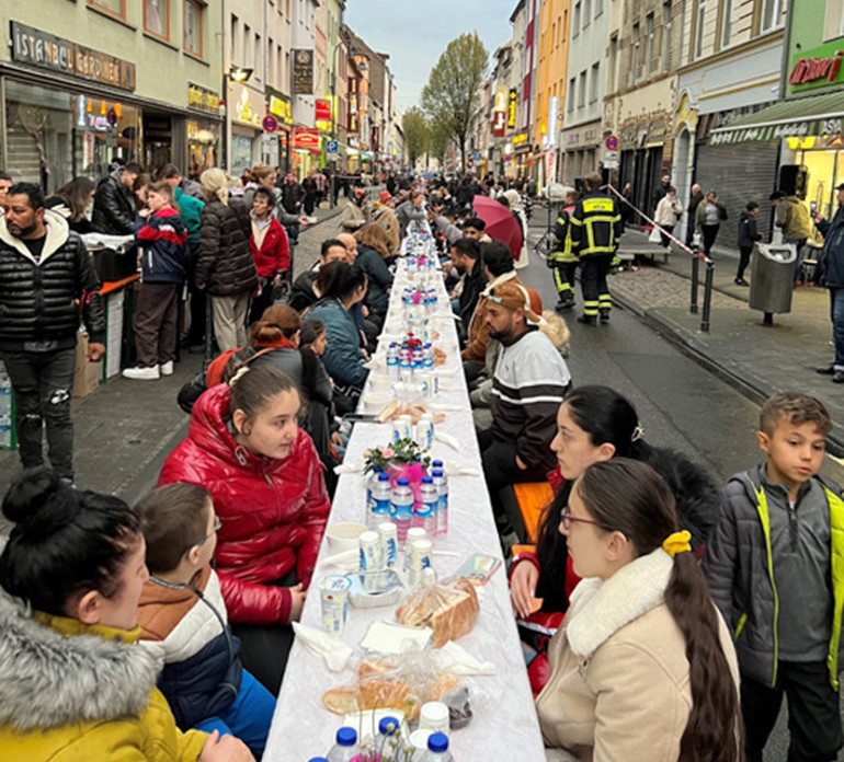 Sağlık Bakanı Lauterbach, Keup Caddesi iftarında