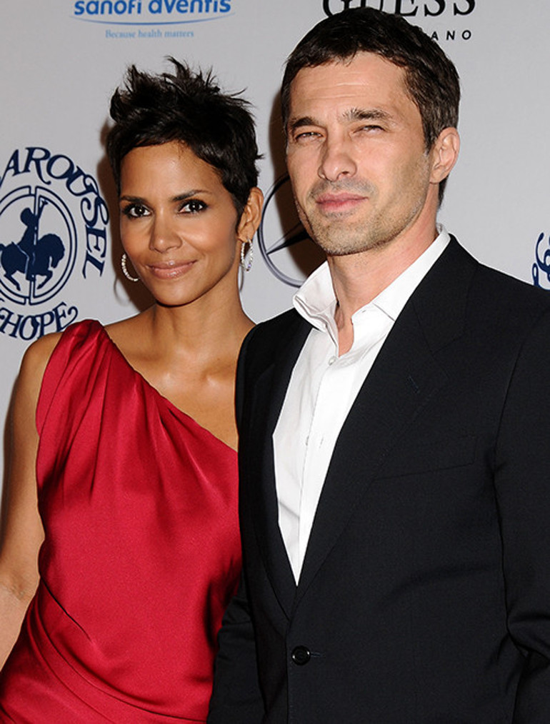 Sen misin o paylaşımı yapan Torunlarınla oynayacağına çıplak pozlar veriyorsun