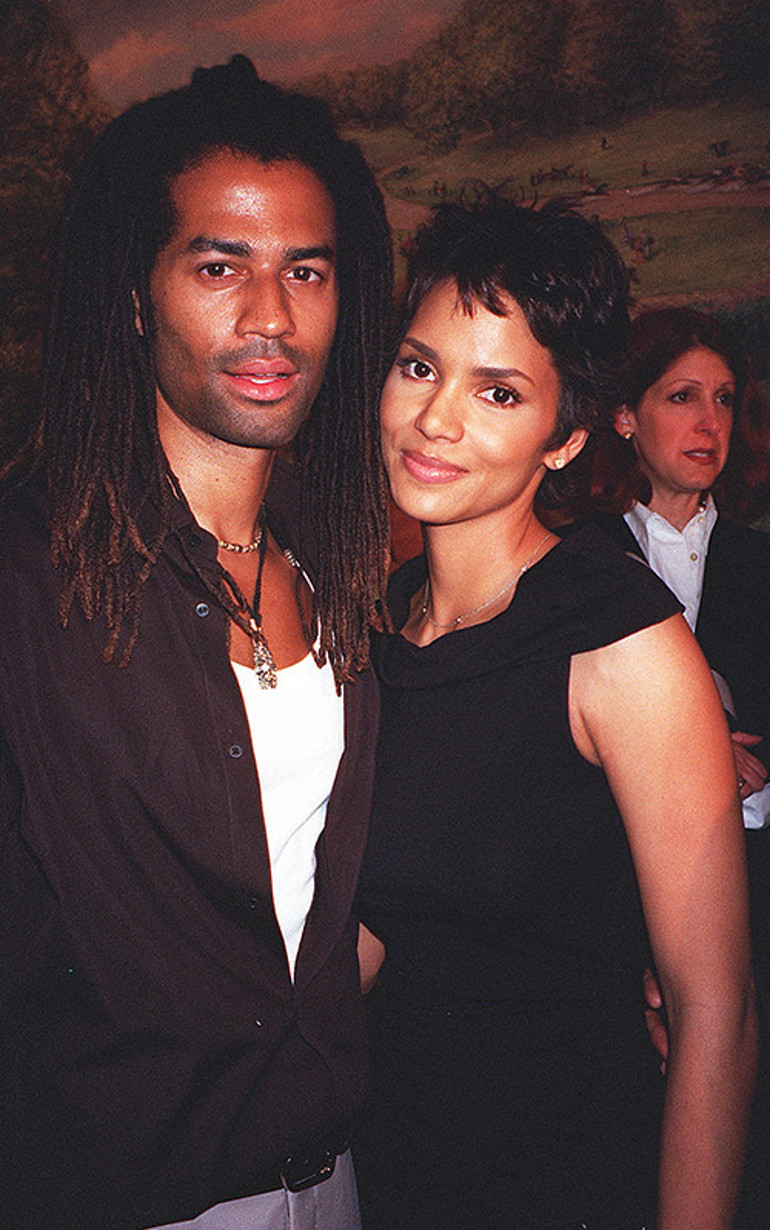 Sen misin o paylaşımı yapan Torunlarınla oynayacağına çıplak pozlar veriyorsun