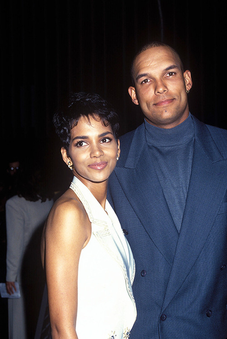 Sen misin o paylaşımı yapan Torunlarınla oynayacağına çıplak pozlar veriyorsun