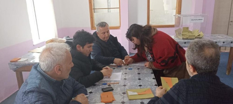 Boludaki 60 haneli köy referandum ile belediye sınırlarından çıktı