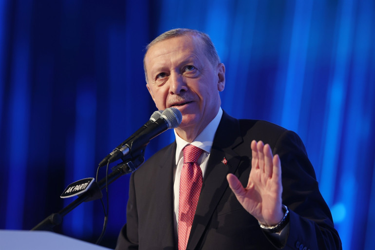 AK Partinin seçim beyannamesi açıklandı... Cumhurbaşkanı Erdoğan müjdeleri sıraladı