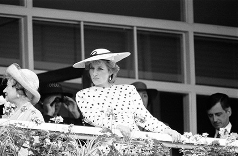 Balayında bile üç kişilerdi: Bu hikâyede yanan Diana, amacına ulaşan Camilla oldu