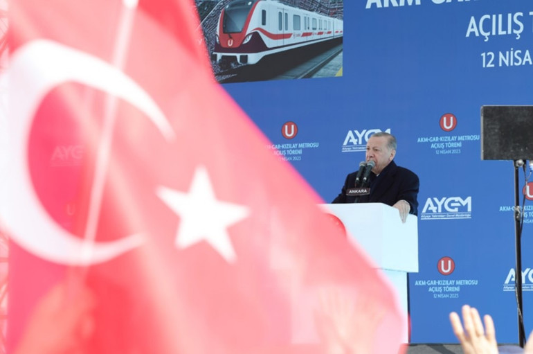 Son dakika...  Cumhurbaşkanı Erdoğandan muhalefete tepki: 7li masayı tekmeleyip yine oturdular