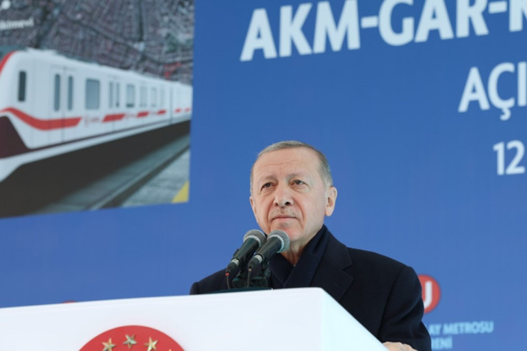 Son dakika...  Cumhurbaşkanı Erdoğandan muhalefete tepki: 7li masayı tekmeleyip yine oturdular