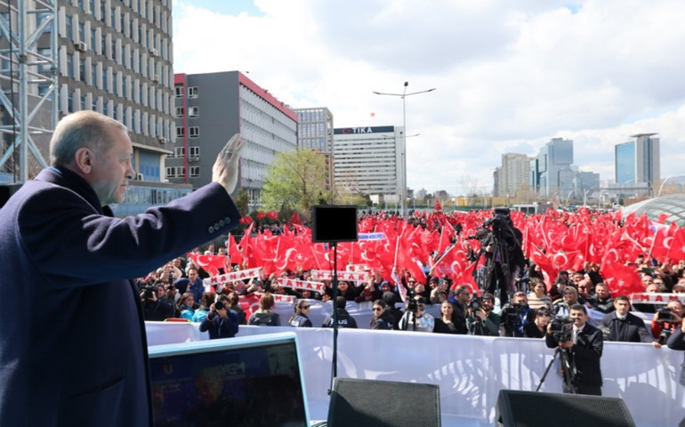 Son dakika...  Cumhurbaşkanı Erdoğandan muhalefete tepki: 7li masayı tekmeleyip yine oturdular
