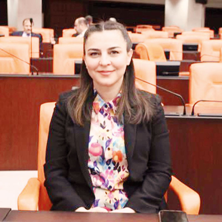 Meclis’e hazırlık... Kadın adayların meydan modası