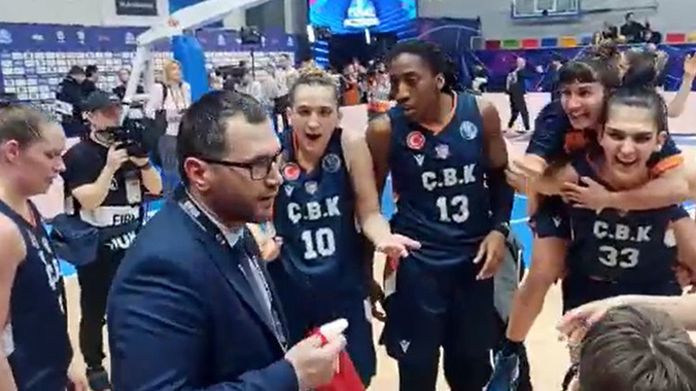 Prag’da skandal olay Euroleaguede finale yükselen Çukurova Basketbolun Türk bayraklı sevinci engellendi