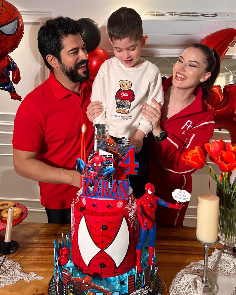 Karan Özçivit 4 yaşında Burak ve Fahriyeden aile pozu...
