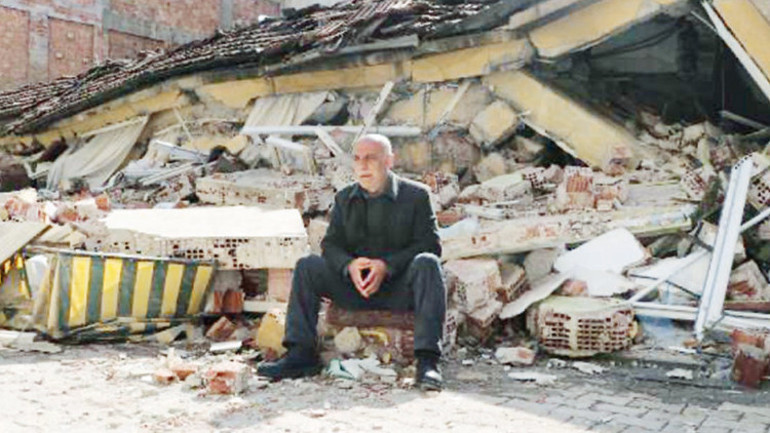 Enkazdaki Bakkal Amca’ya bir sihirli el uzandı