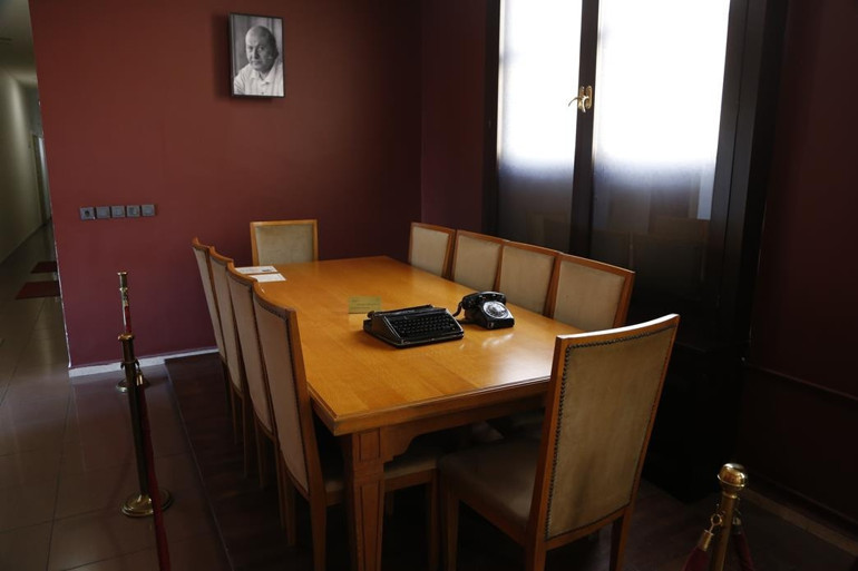 Tiyatro mabedi Evkaf Apartmanı