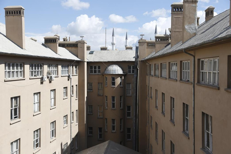 Tiyatro mabedi Evkaf Apartmanı