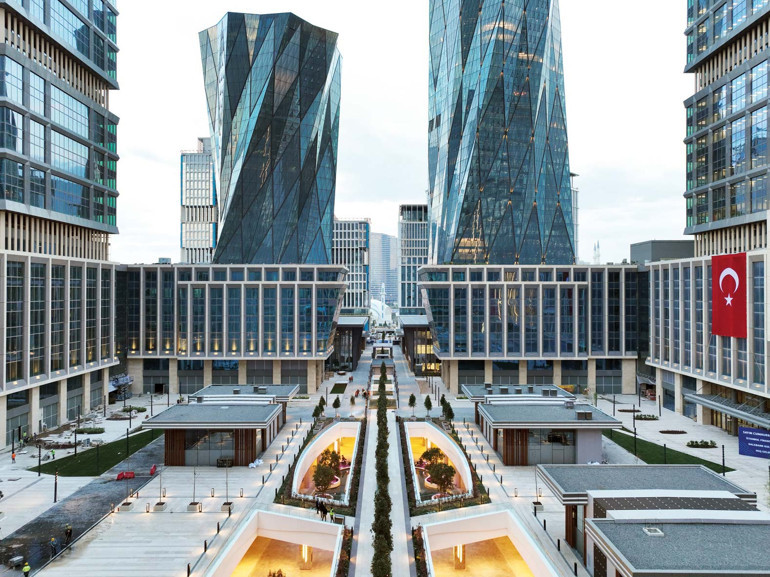 Finans Merkezi’nde bankalar faaliyette