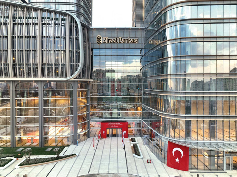 Finans Merkezi’nde bankalar faaliyette