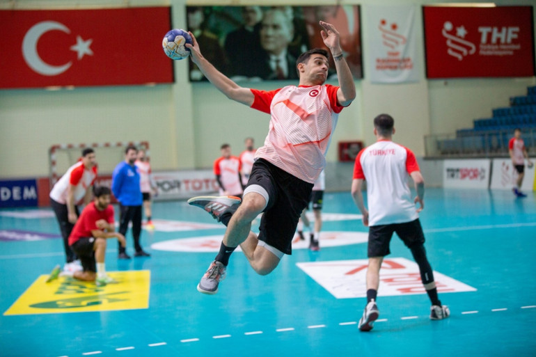 A Milli Erkek Hentbol Takımı, Portekiz ve Kuzey Makedonya maçı hazırlıklarına başladı