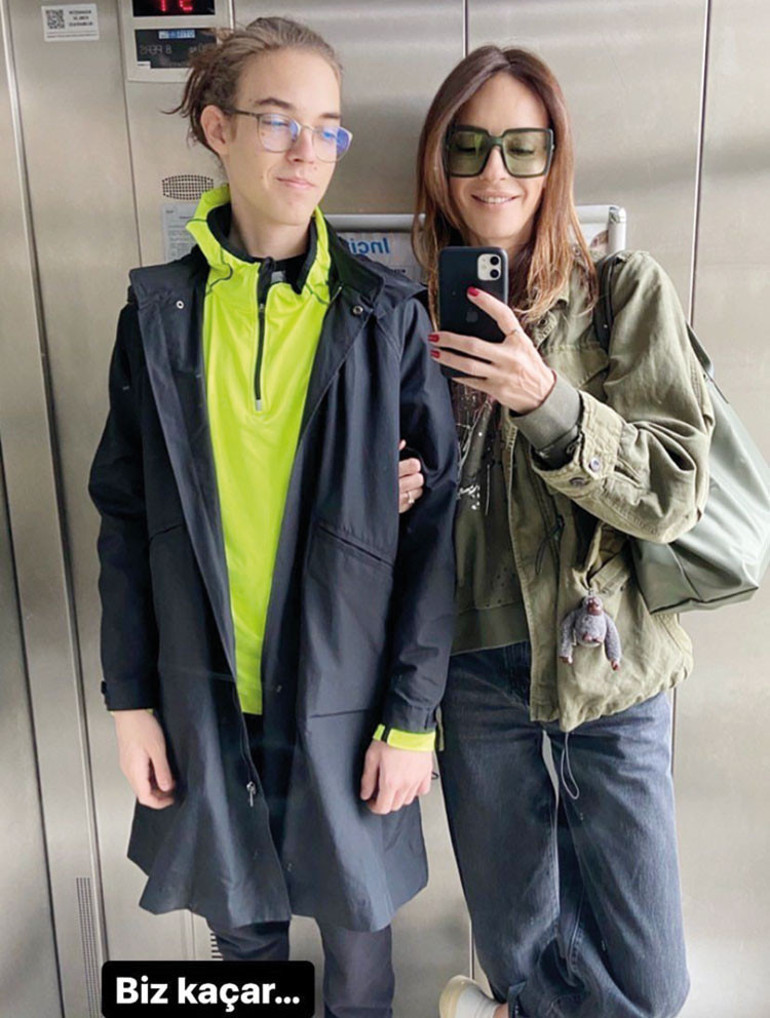 Ünlü oyuncudan  17 günlük oğlu ile ilk poz