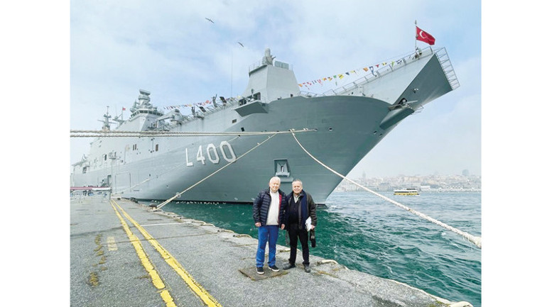 Sarayburnu’nda denizcilerin gururu ziyaretçi akınına uğruyor: TCG Anadolu’da 3 saat