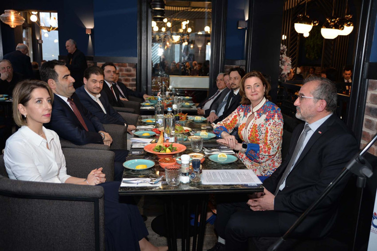 Hollanda Türk Girişimci Dernekleri Platformu’ndan iftar yemeği