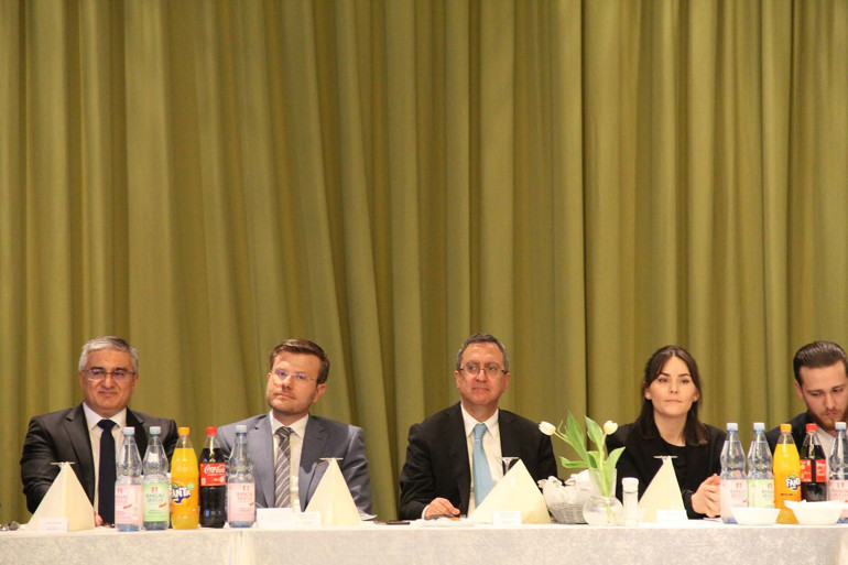 ‘Gençlerimize sahip çıkalım’