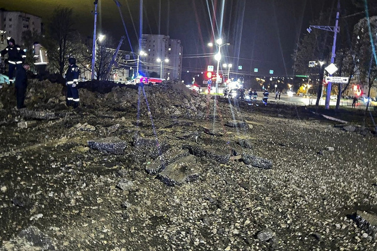 Rusya yanlışlıkla kendi kentini bombaladı Dev bir krater oluştu...