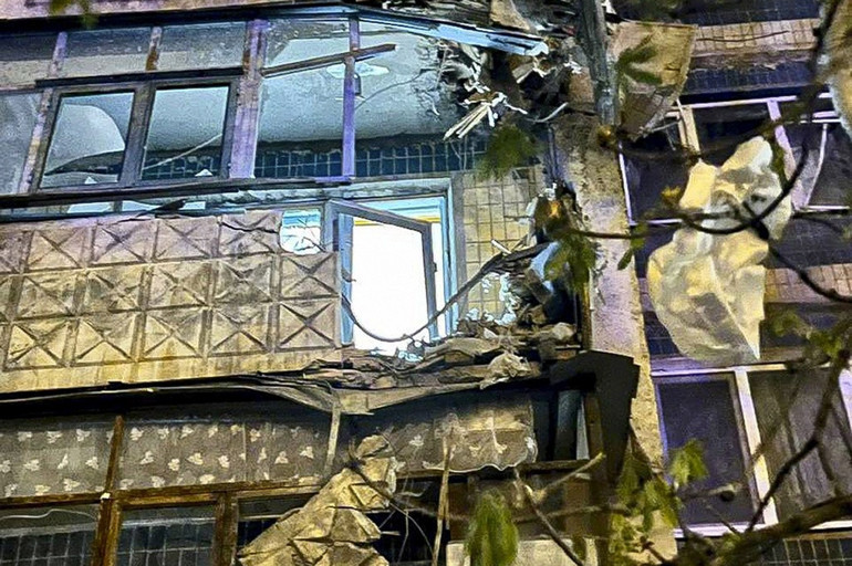 Rusya yanlışlıkla kendi kentini bombaladı Dev bir krater oluştu...