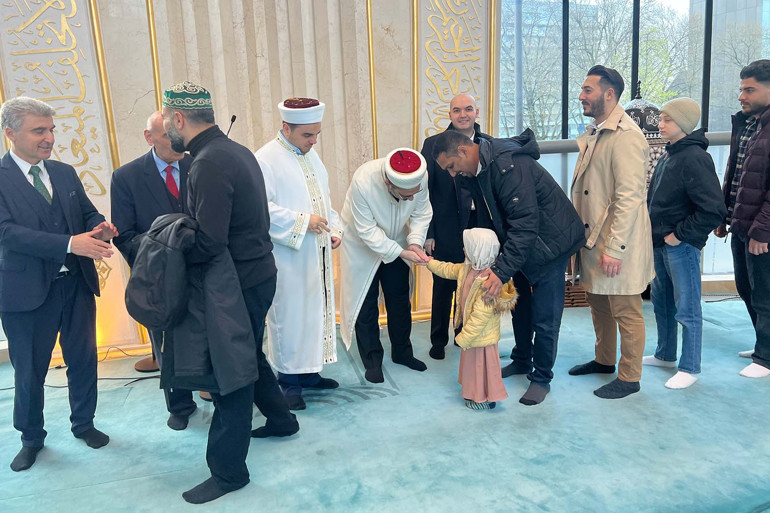 Köln DİTİB Merkez Camii’nde bayram sevinci